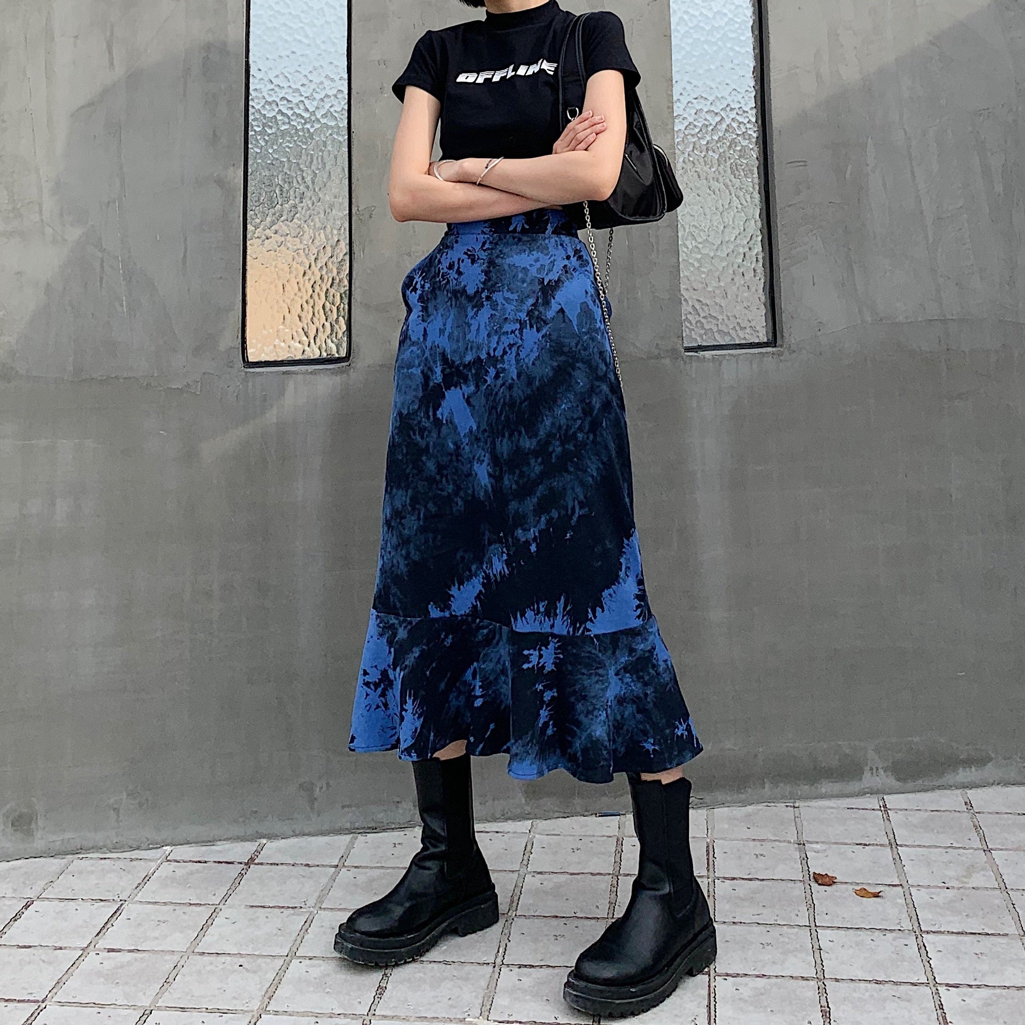 Korean Street Fashion Black and Blue Tie Dye Midi Skirt for Y2K Aesthetic Outfits