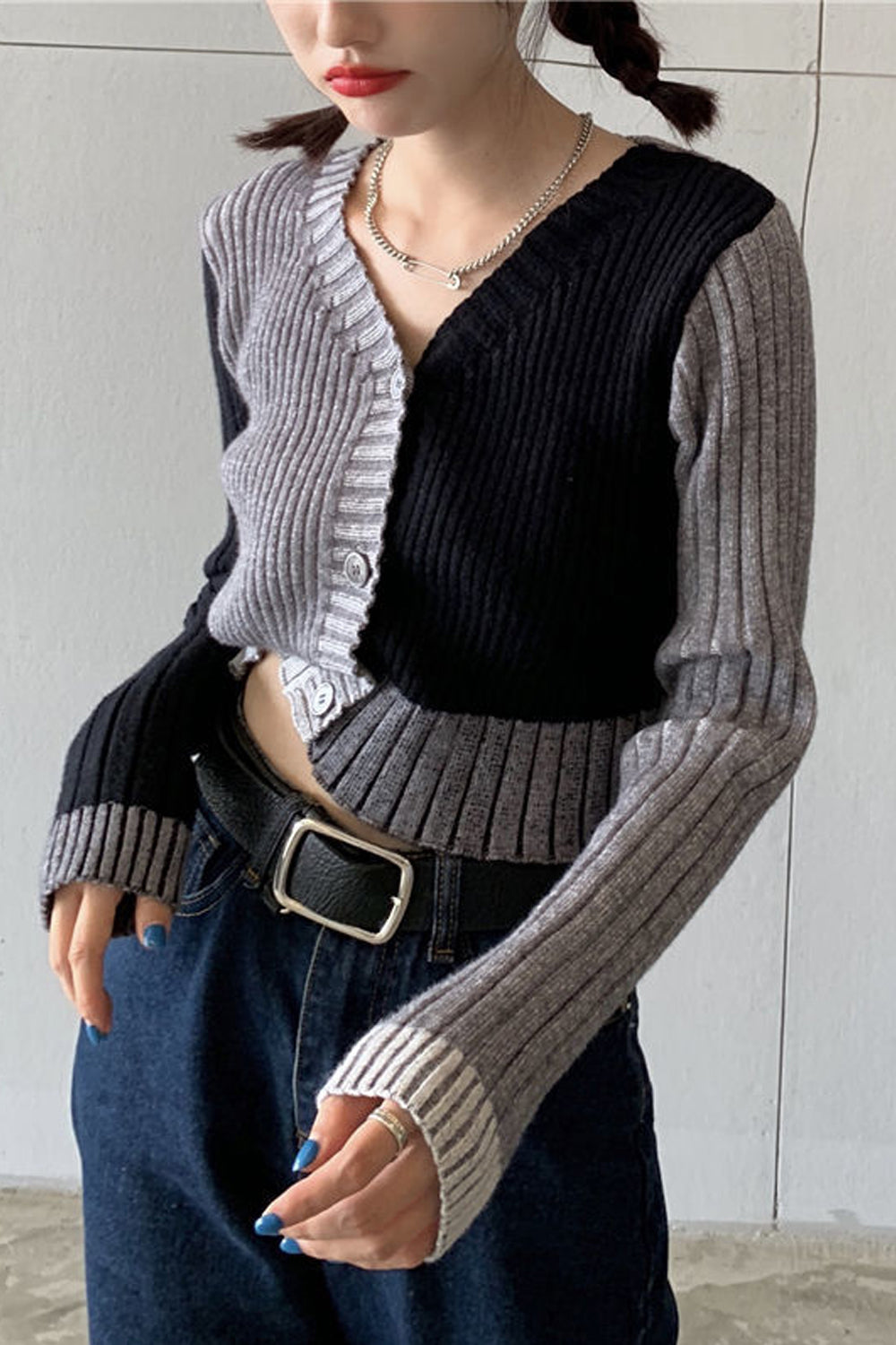 V-Neck Cropped Cardigan Sweater in Two Colors - Y2K Aesthetic Cute Top for Stylish Outfits