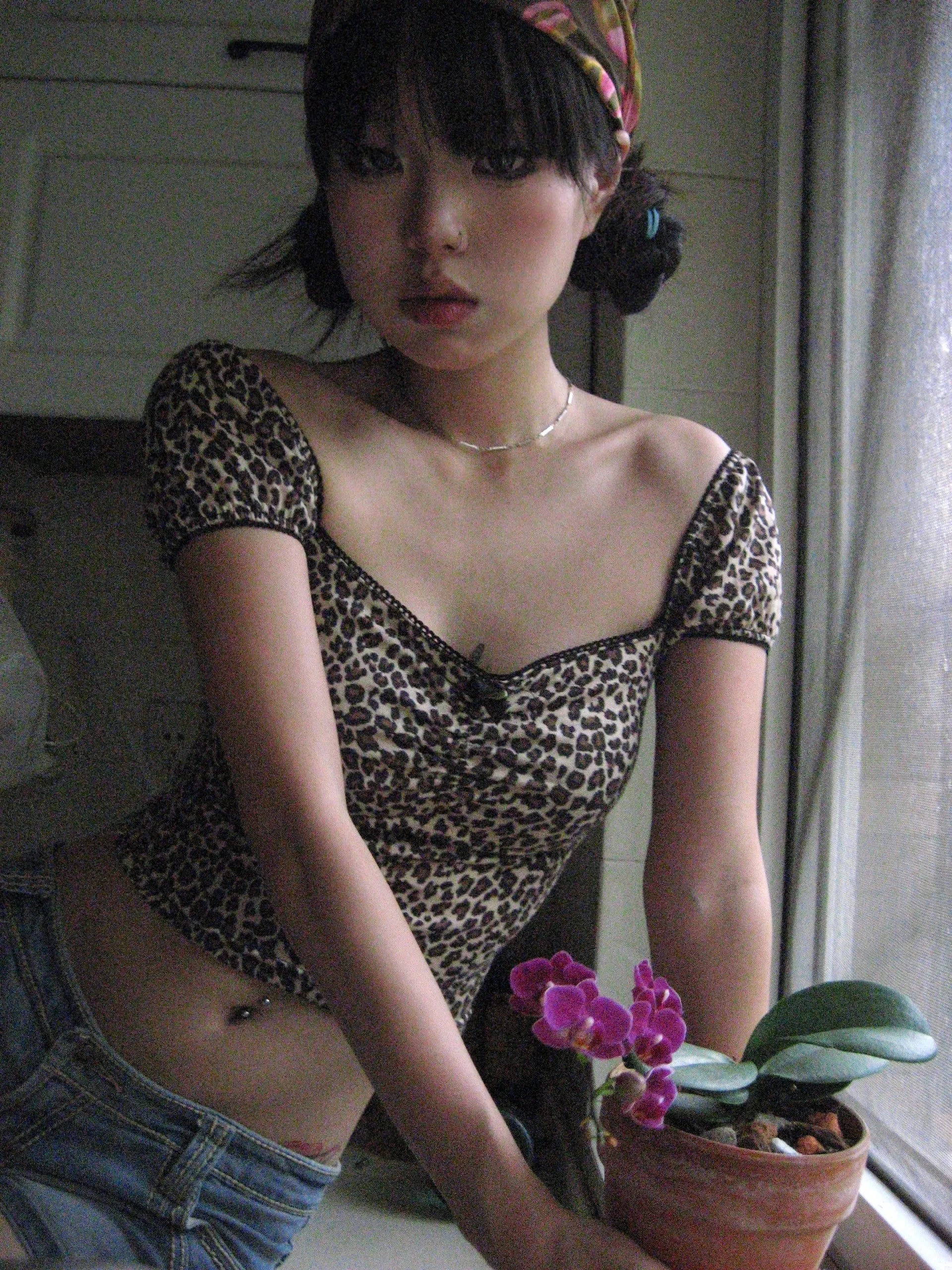 Womens Y2K Aesthetic Leopard Print Crop Top in Harajuku Kawaii Style